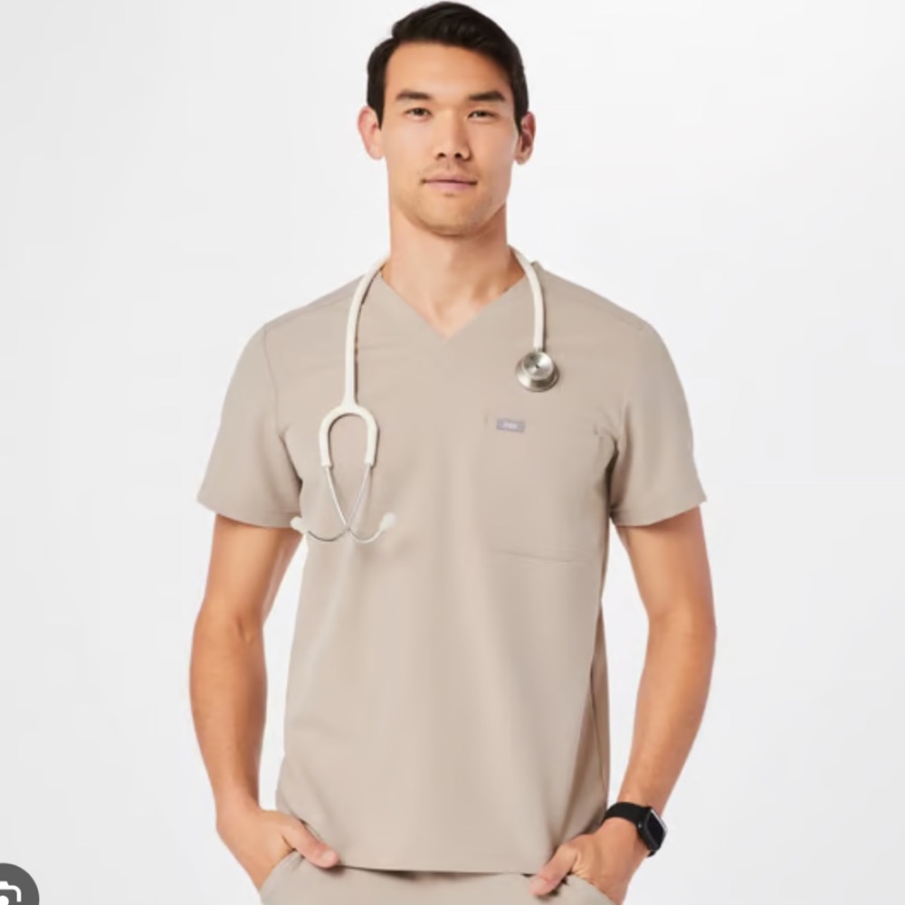 NEW WITH TAGS!! FIGS BOULDER SCRUB SET WITH 3-POCKET SCRUB TOP AND JOGGERS